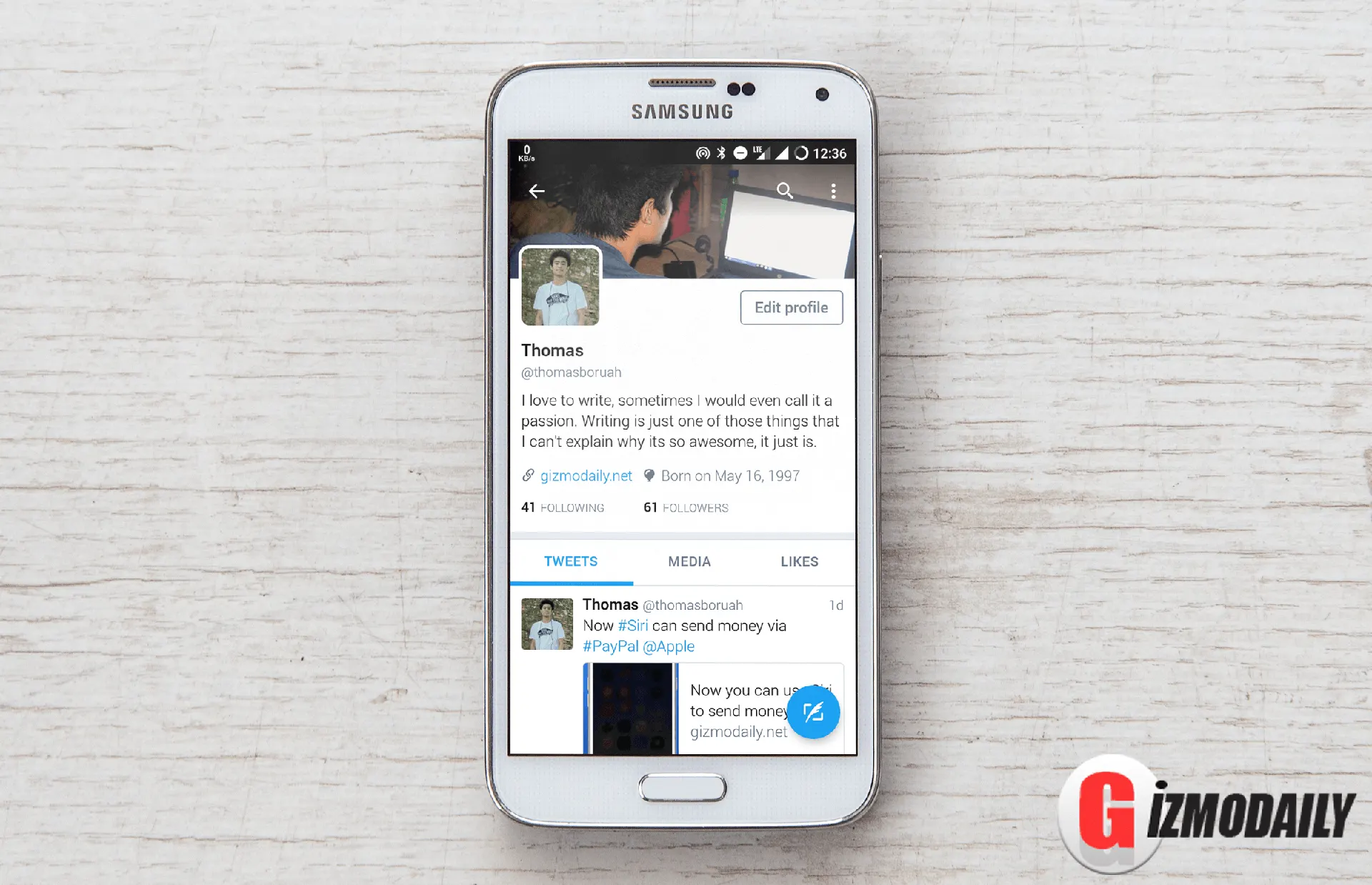 Facebook and Twitter profile picture in sync
